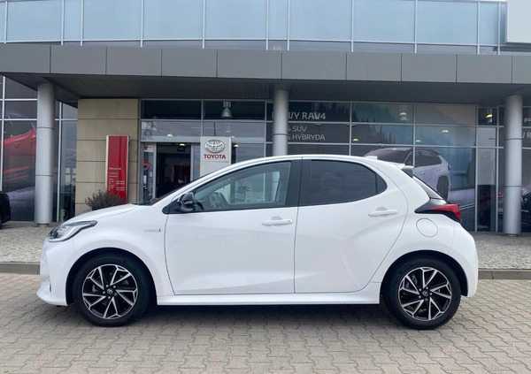 Toyota Yaris cena 84500 przebieg: 26353, rok produkcji 2021 z Kalisz małe 497